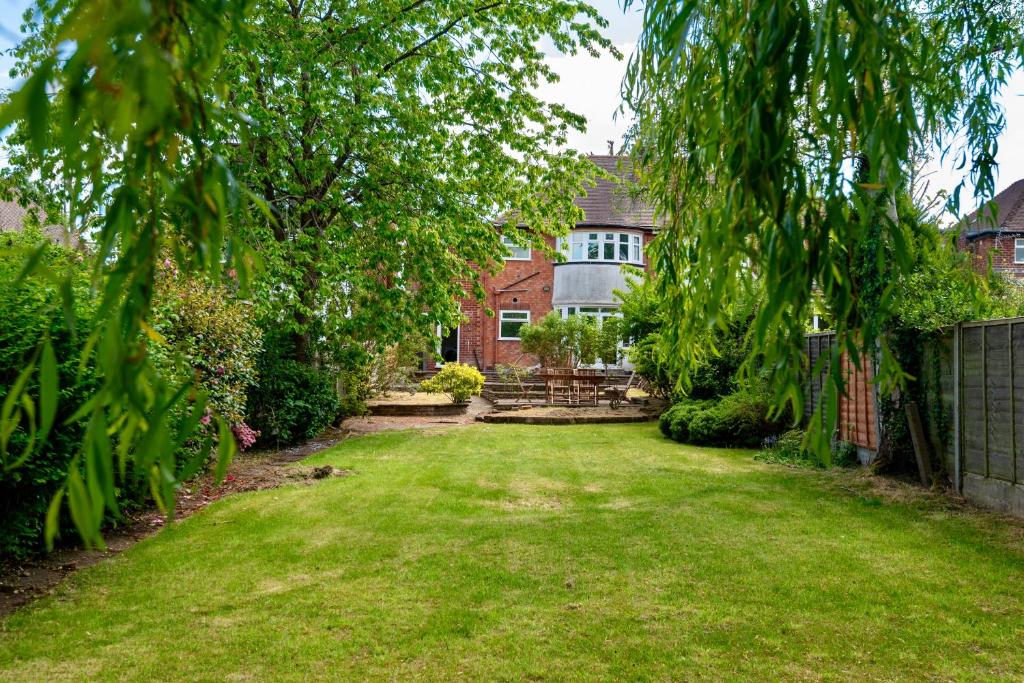 Single room in brand new 5 bedroom home BW Room 2, Olton