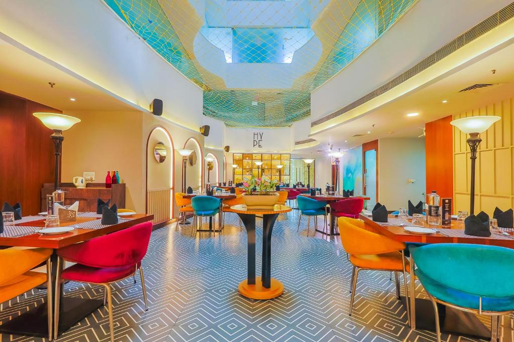 Restaurant, Hotel Hyphen Noida in Noida