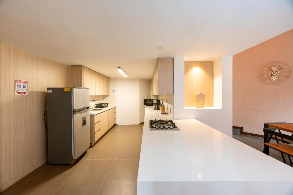 5BR Poblado Villa close to Lleras Jacuzzi Cinema AC - 3