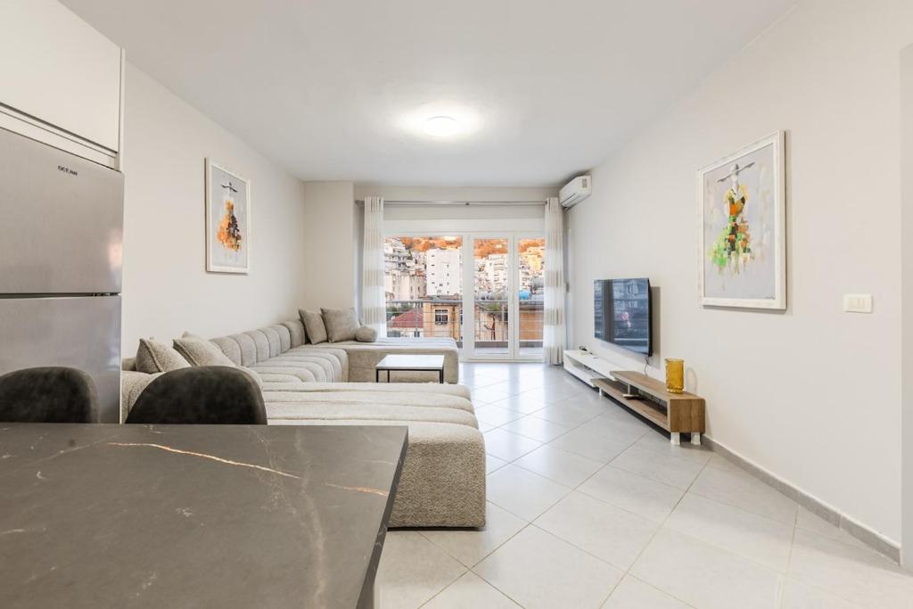 Seaview Apartment in the Center of Saranda, Sarandë