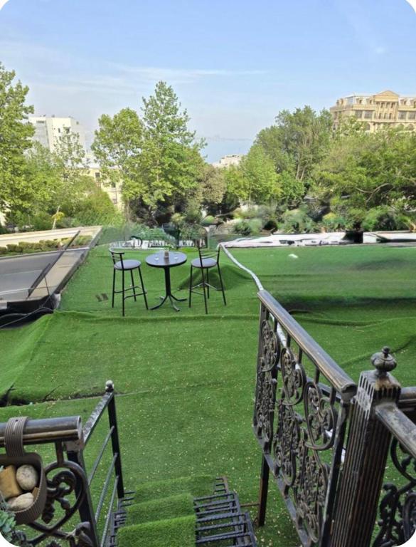 Cosy Sea View Apartment with Balcony near to Nizami Street, Baku