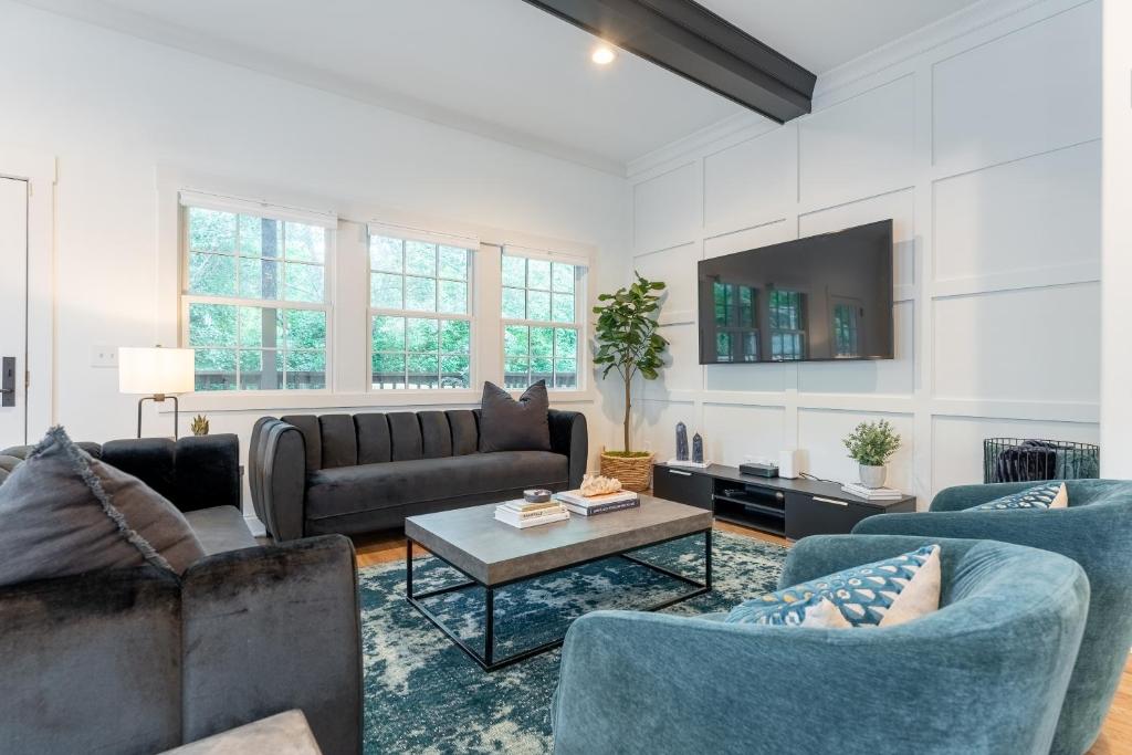 The Alabaster by Stay Local Nashville, Nashville