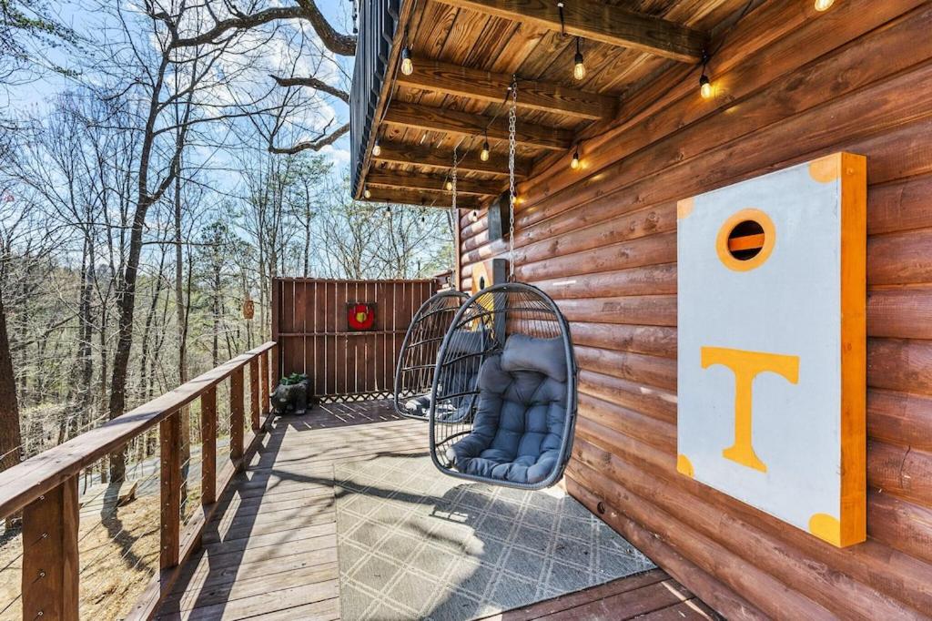 Treehouse Overlook by Avada Properties, Sevierville