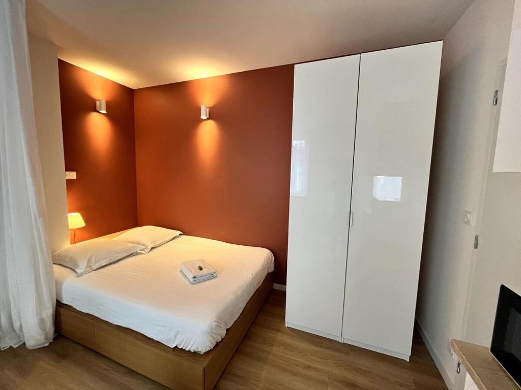 Darbefeuille, grand studio centre ville 2 personnes - 2
