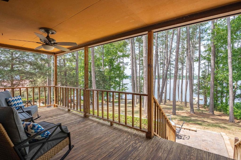 Reel Relaxing, Lake Murray Shores