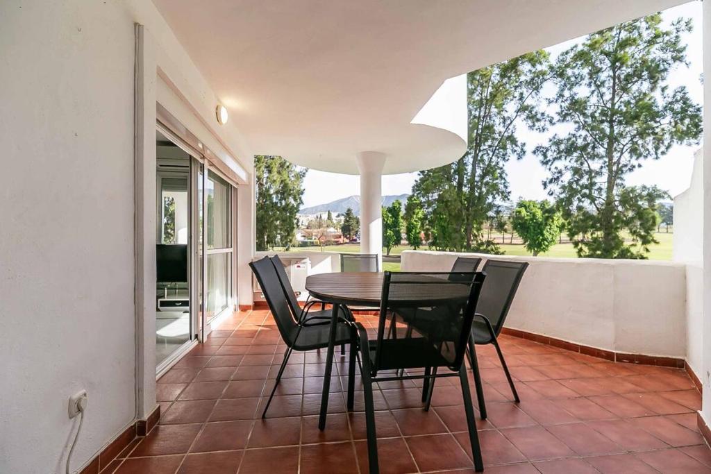 134 - Stylish Modern Apartment with Pool, Mijas - 4
