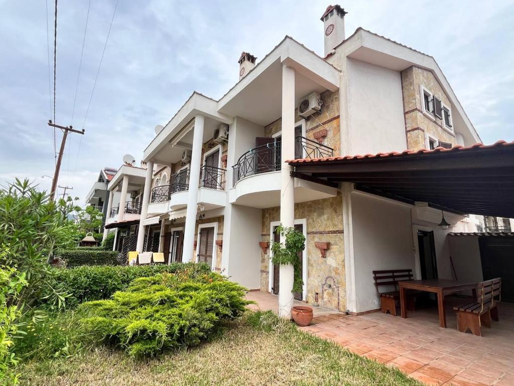 Arisha-Nikiti, Nikiti