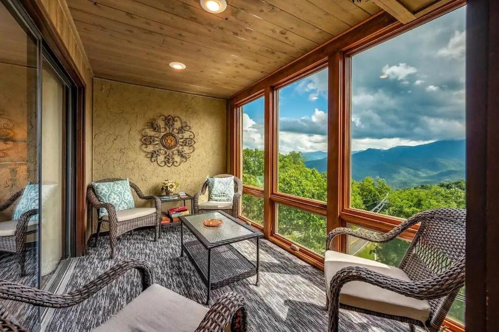 Reeds Retreat by Avada Properties, Gatlinburg
