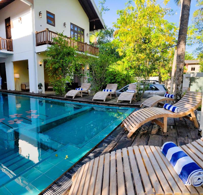 Aura By Epic Collection, Mirissa (jih)