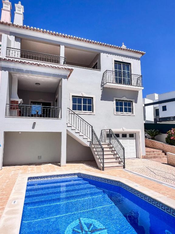 Silver Globe, Albufeira