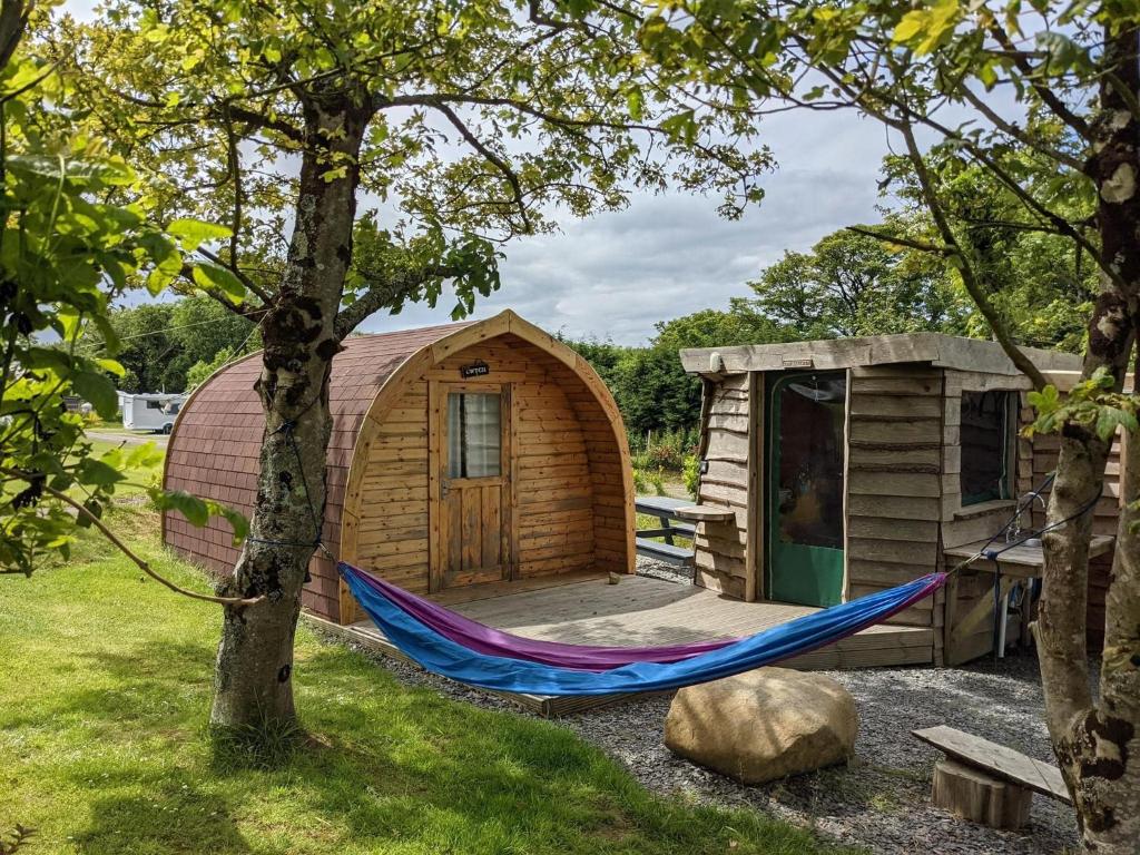 Tregroes Glamping Pod, Manorowen