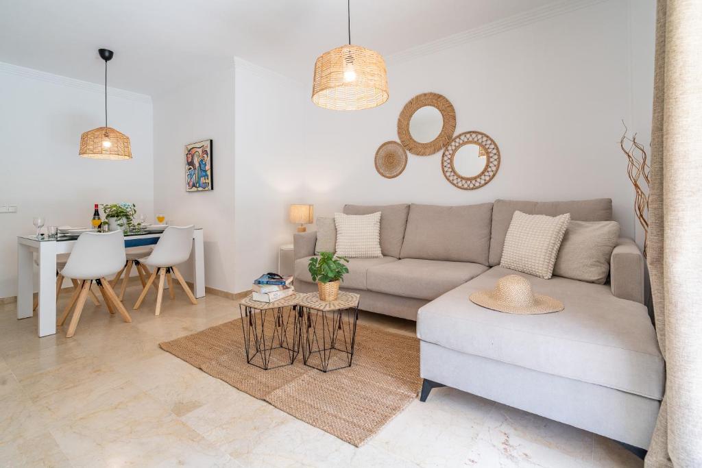 2-Bedroom Beachside Apartment with Private Parking, Estepona Centre - 4