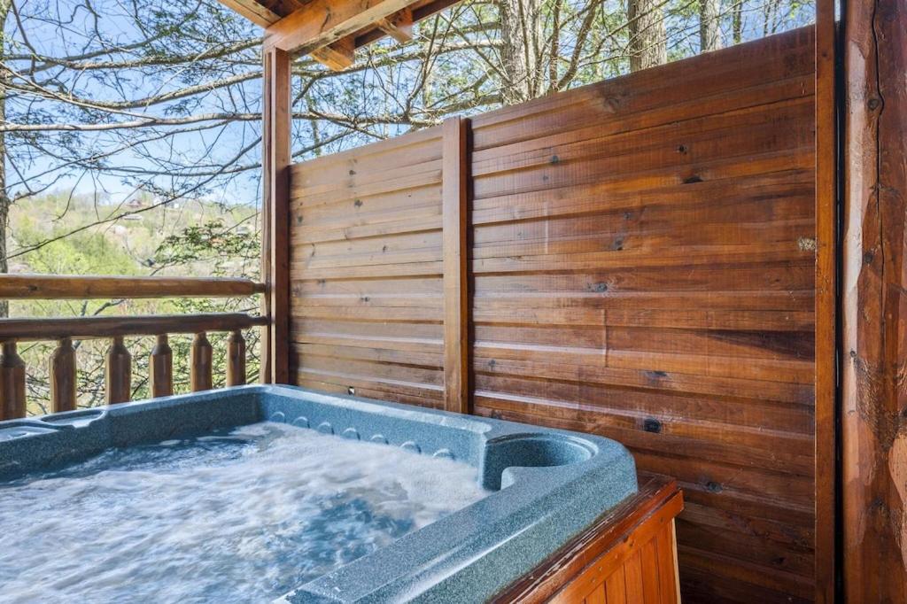 Lazy Dazy by Avada Properties, Gatlinburg