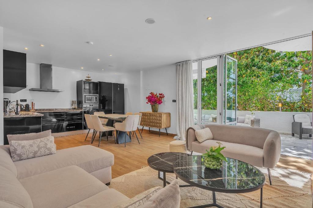 Marbella Real - Stylish 2 Bedroom Apartment by Finest Rentals - 5