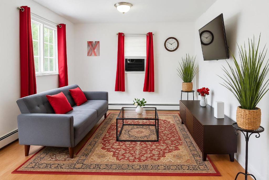 Warm & Cozy Escape - NYC & NWK with Free Parking, Bayonne