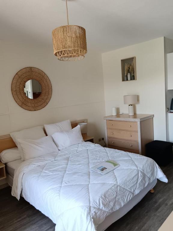 Agréable studio climatisé, avec parking, piscine et vue - 2