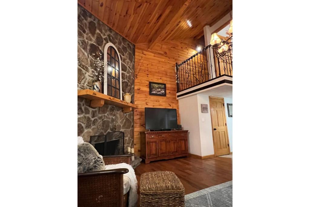 Chalet in the Smokies by Avada Properties, Gatlinburg