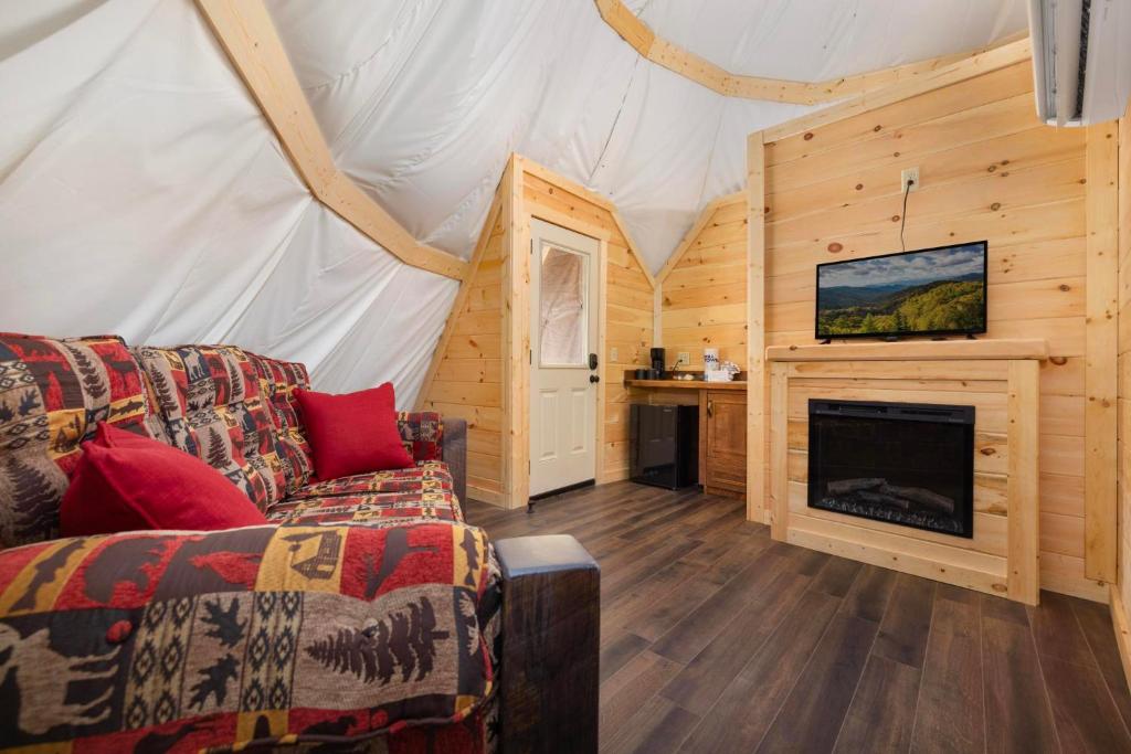 Soaring Dreams Teepee, No catch!, Sevierville