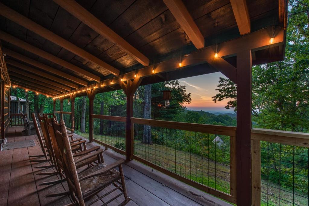 Bears on Beach Front by Avada Properties, Sevierville