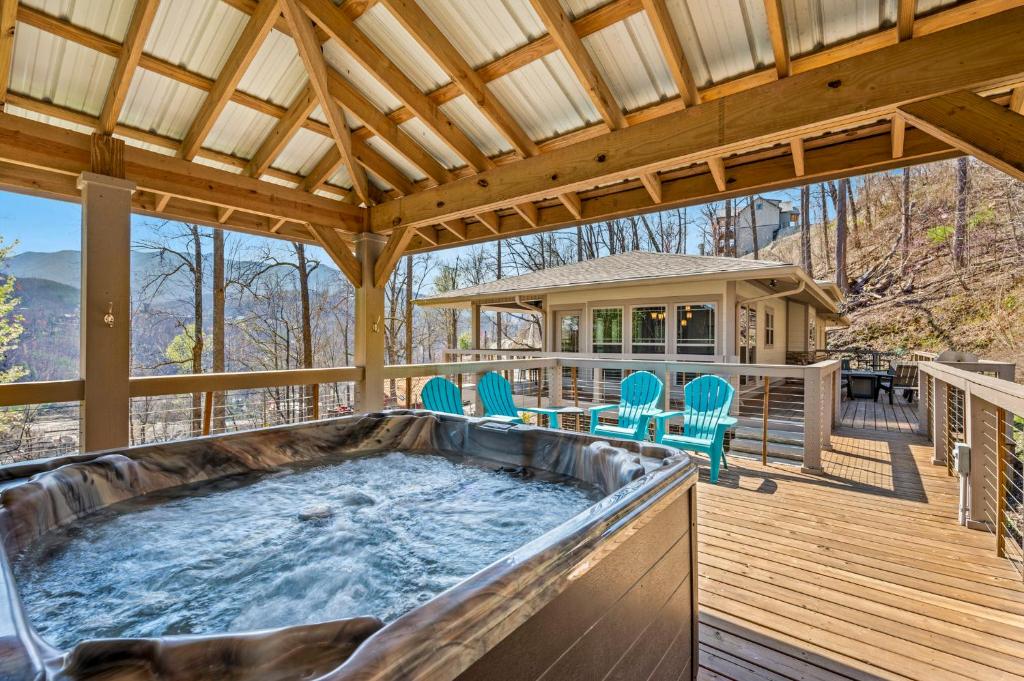 Above the Worry Line by Avada Properties, Gatlinburg