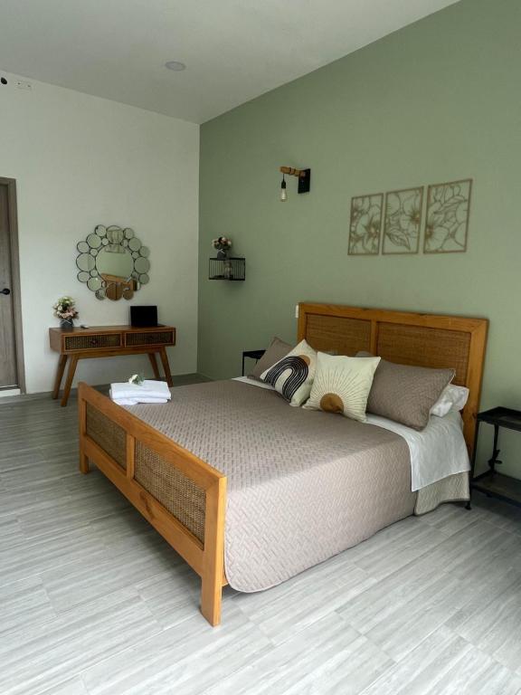 Santa Elena Lake House - 3