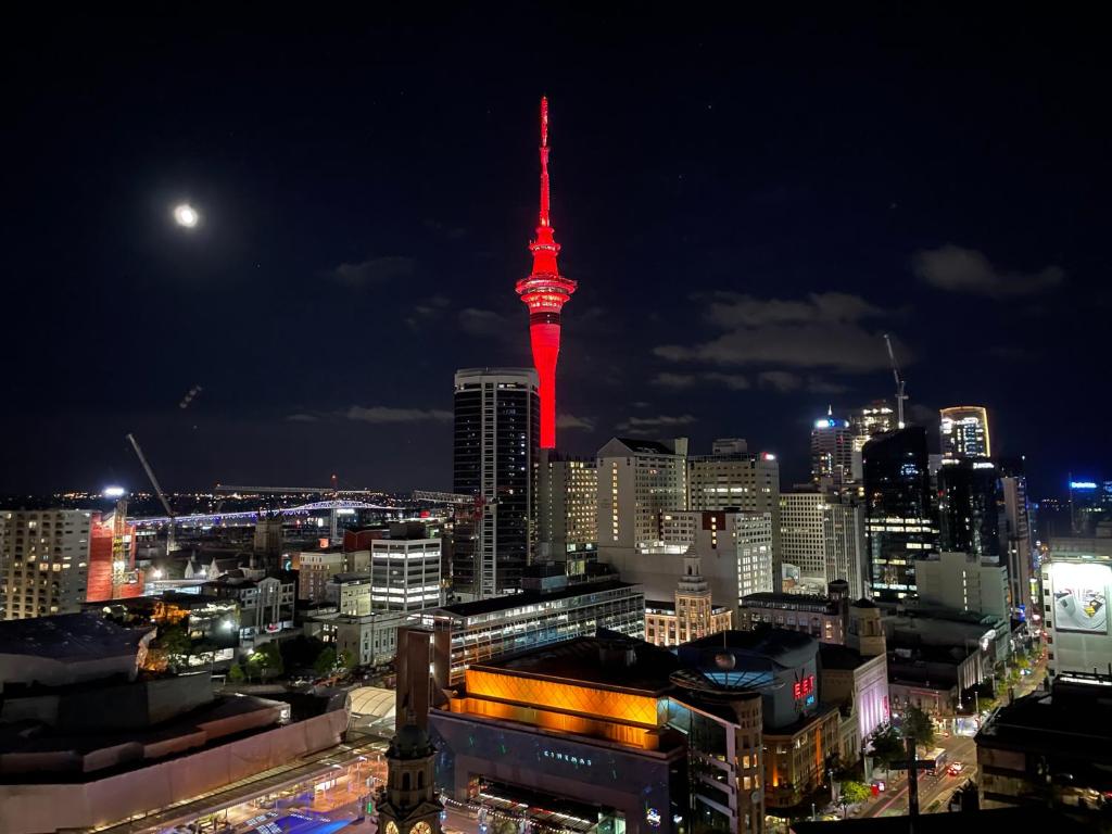 Magnificent Skytower View 2 BDR 2 BTH Apt, Окленд