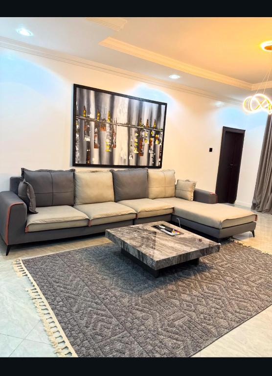 HavenHeight Residence, Abudža