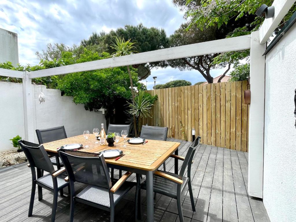 Maison moderne proche plage avec patio et parking privatif - FR-1-748-32 - 3