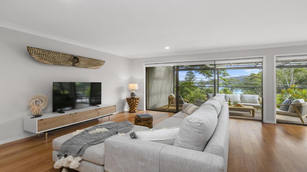 'Bay Dreams at Killcare' by HolidayCo, Killcare