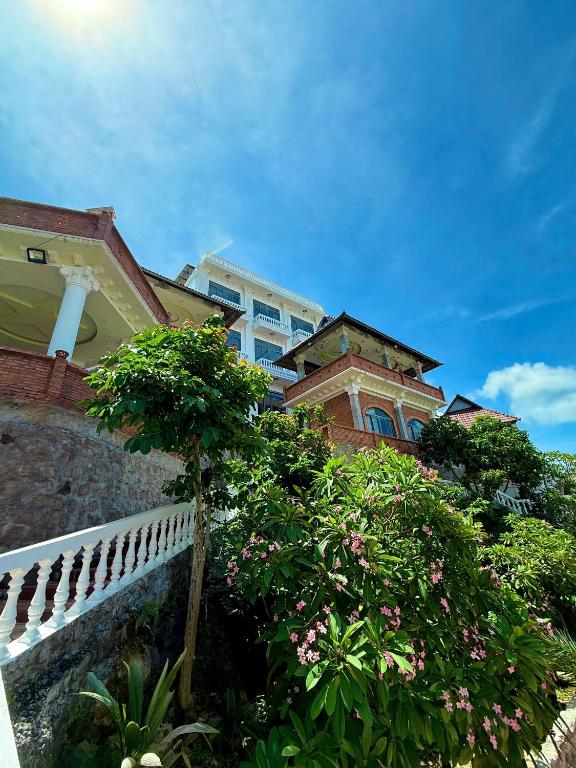 An Thoi Ocean View - an minh tren cao tam nhin om tron bien