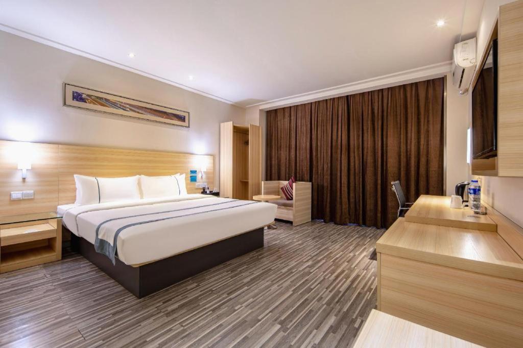 위펑 쇼핑 센터 도보 가능