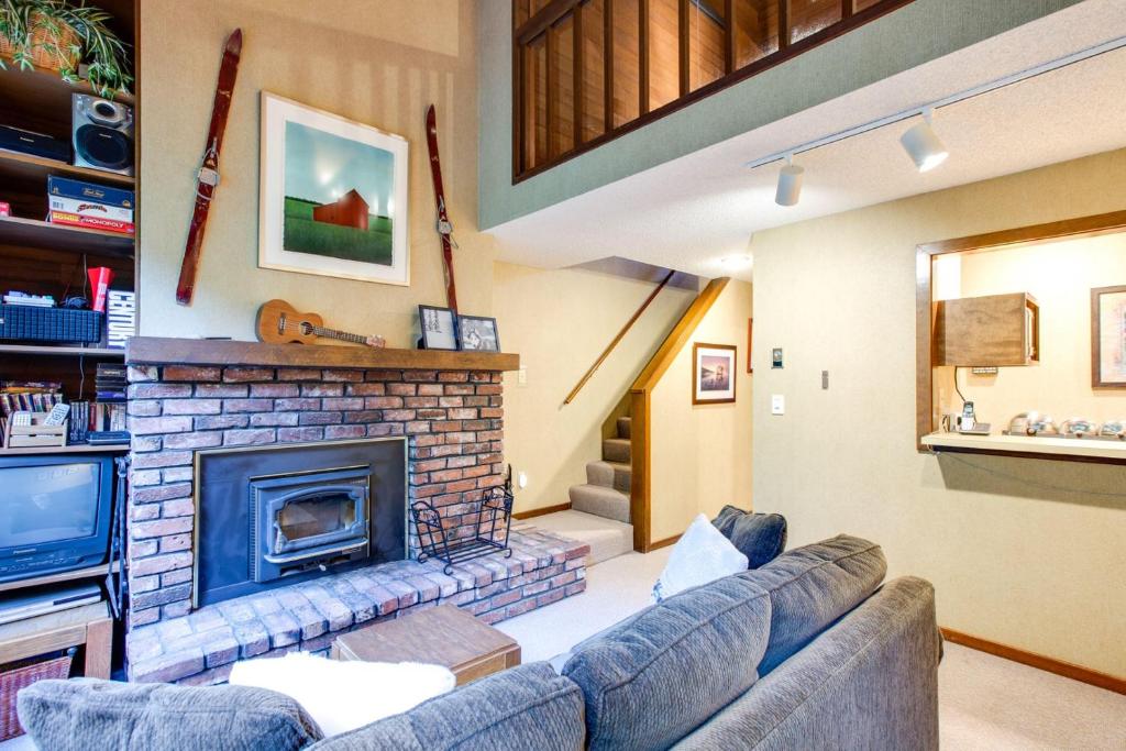 Snowater Condo #59 - Wi-Fi - Sleeps 6, Glacier