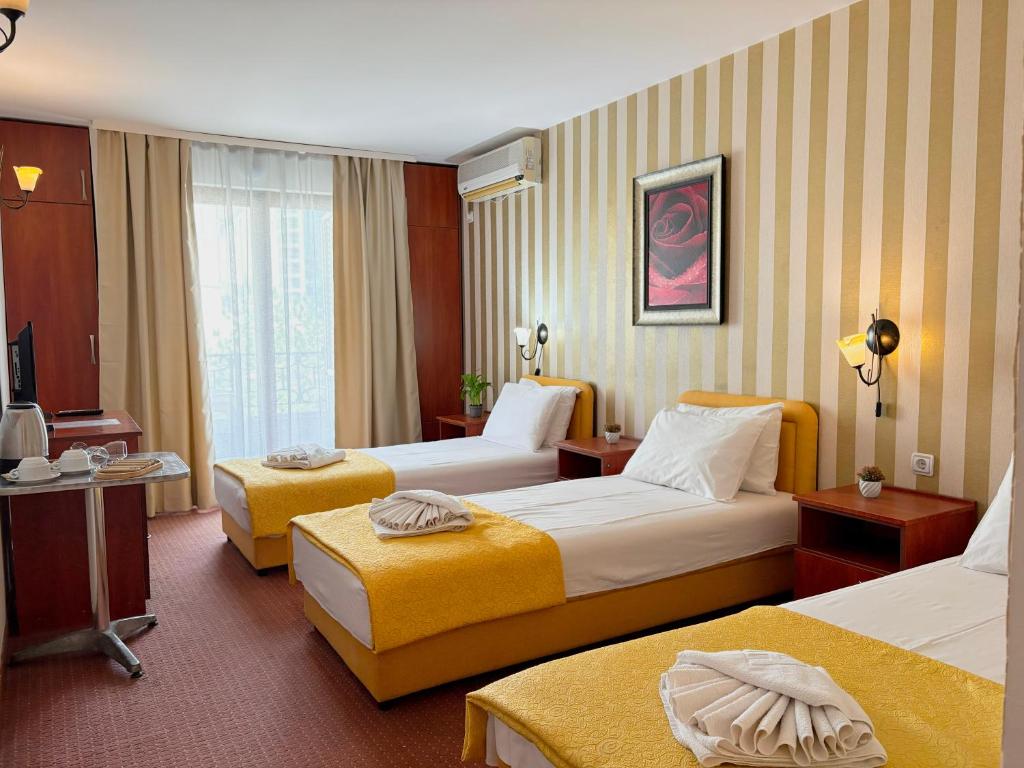 Central Hotel & Restaurant - 3