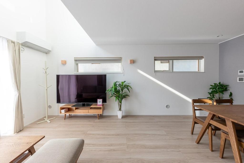 新屋 近地鐵徒步2分 札幌市中心車程5分鐘 挑高設計客廳 可停車 一站到薄野 高速WiFi, Sapporo