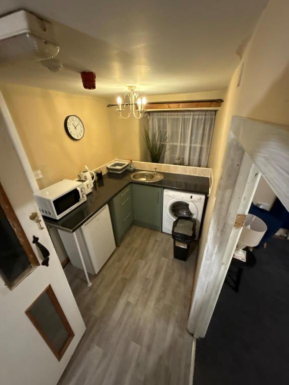 Dine & Rest, 1 bedroom apartment at little India, Llanrhaeadr-ym-Mochnant