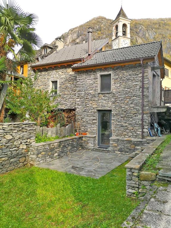 Rustico Al Stradon by HolAp SA, Avegno