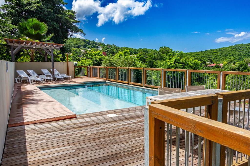 Chat Bleu, Bouillante