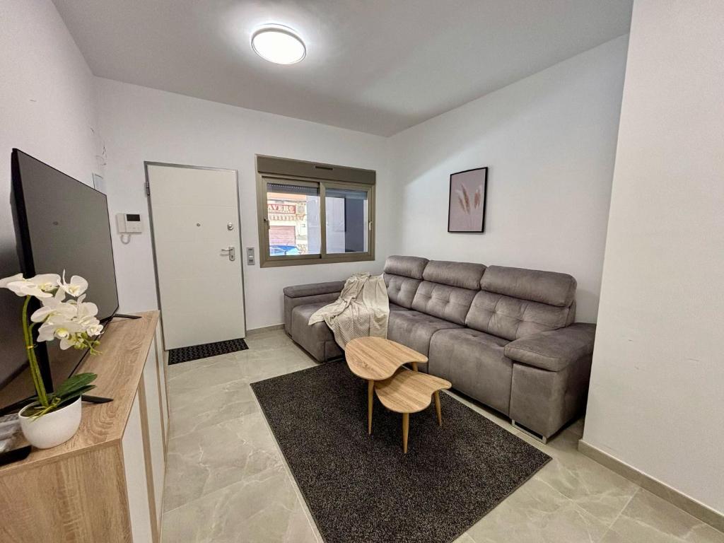 Apartment near Playa de Cura with a rooftop swimming pool - 3