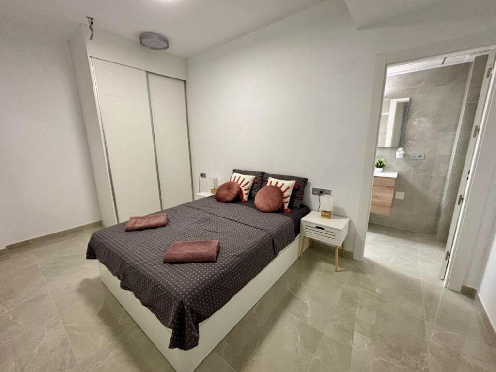 Apartment near Playa de Cura with a rooftop swimming pool - 4