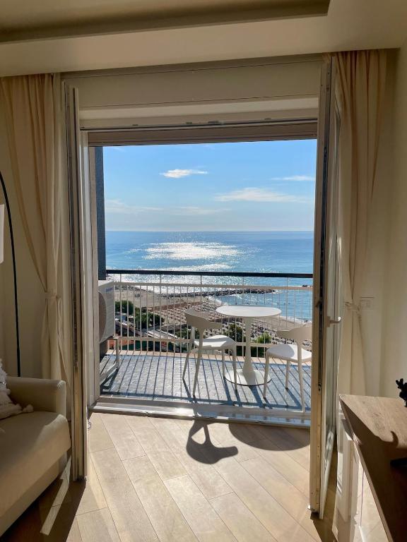 B200 Vittoria - Elegante dimora panoramica, Arma di Taggia