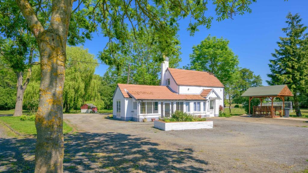 SPA Cottage With Mineral Water, Stamford
