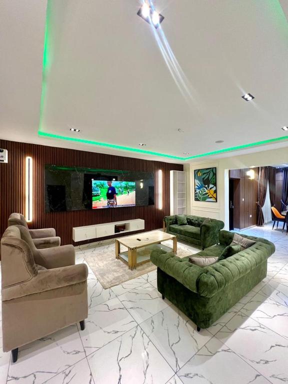 Allan's place, Abudža