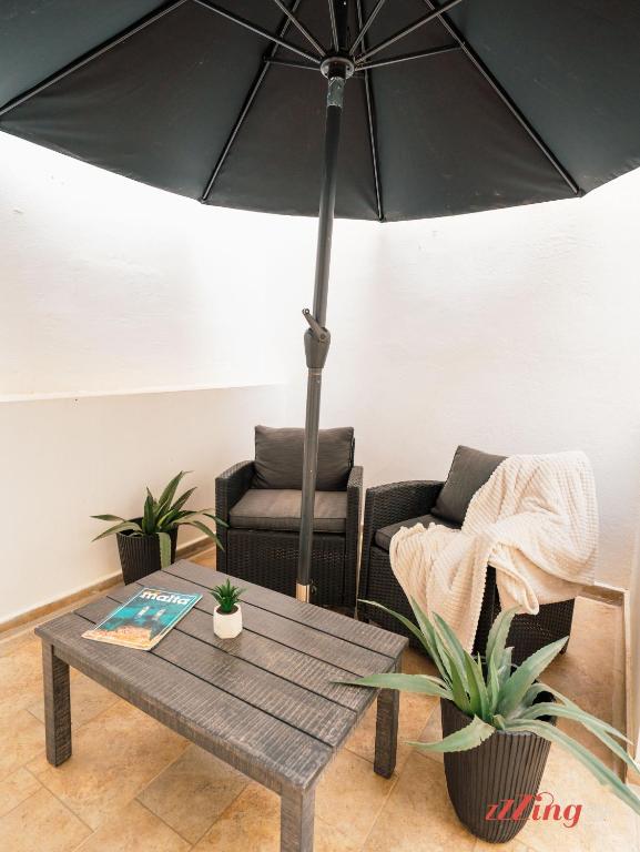 Marsaskala Duplex with Private Patio Near Promenade, Tas-Sienja