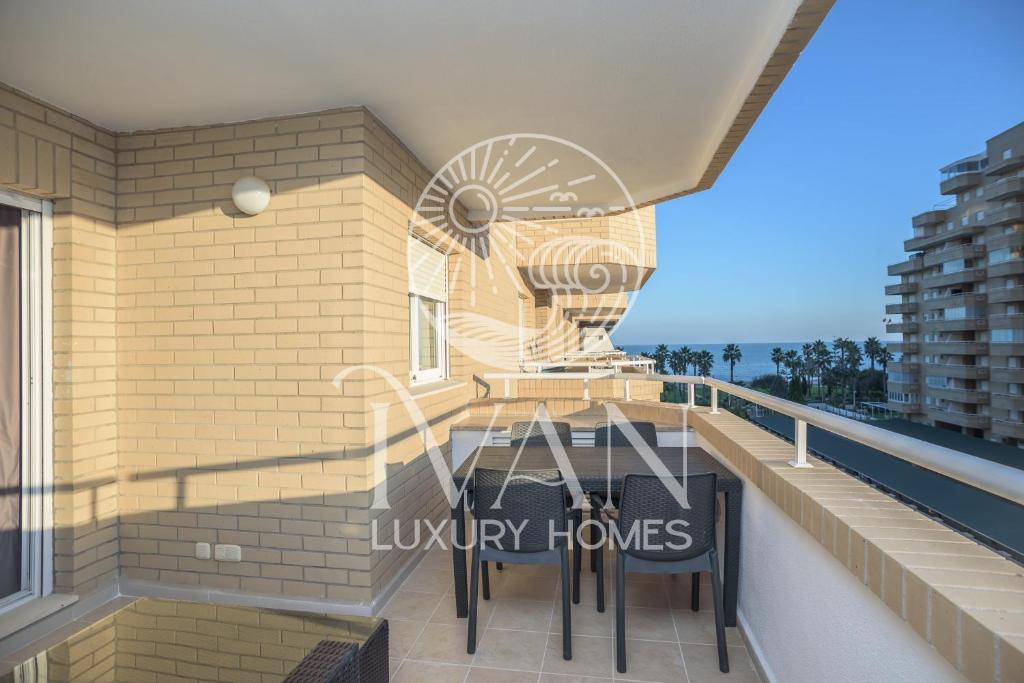 Casa Abrazo Ivan Luxury Homes 4ªPlta Sur 1ªLínea - 1