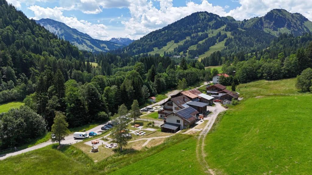 Schöne FeWo für 6-8 Personen bei Zum Hüttenklaus - 2