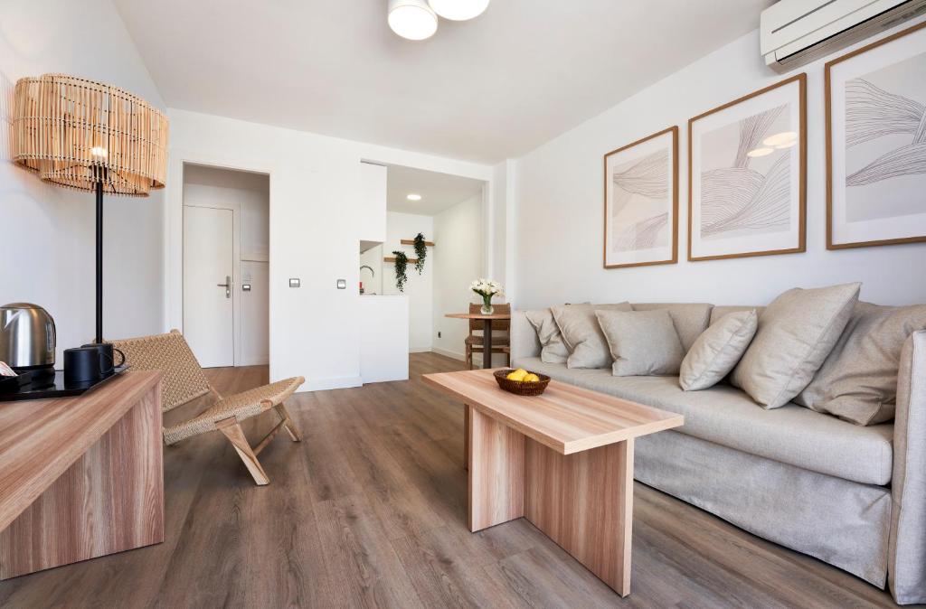 Flacalco Hotel & Apartments — Hotel rooms in Cala Ratjada, Balearic Islands