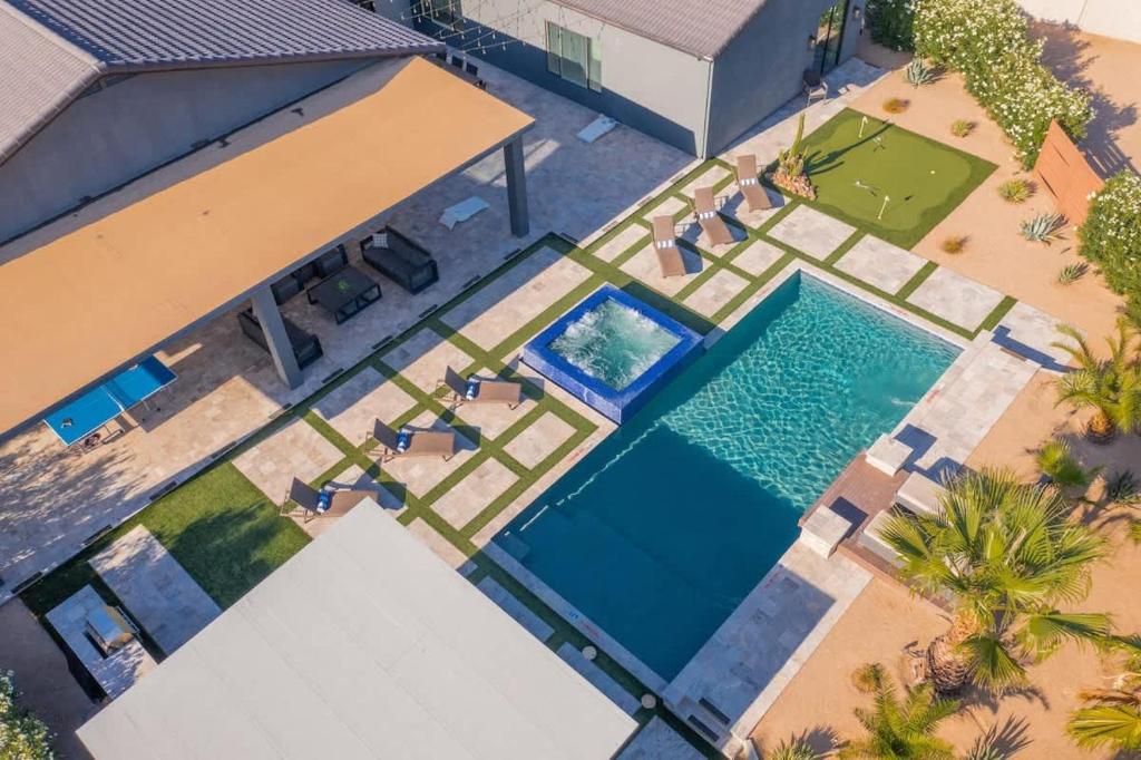 HoZho Residence on Sweetwater, Phoenix