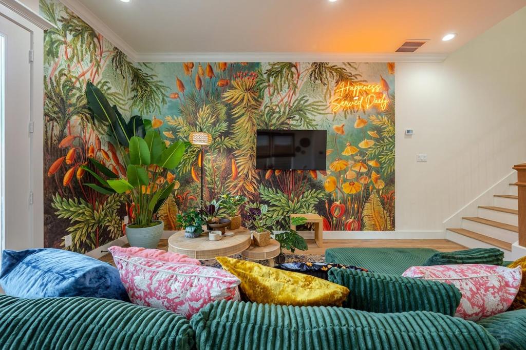 Unwind in Tropical Jungle with King Beds, Yoga, Games, Houston
