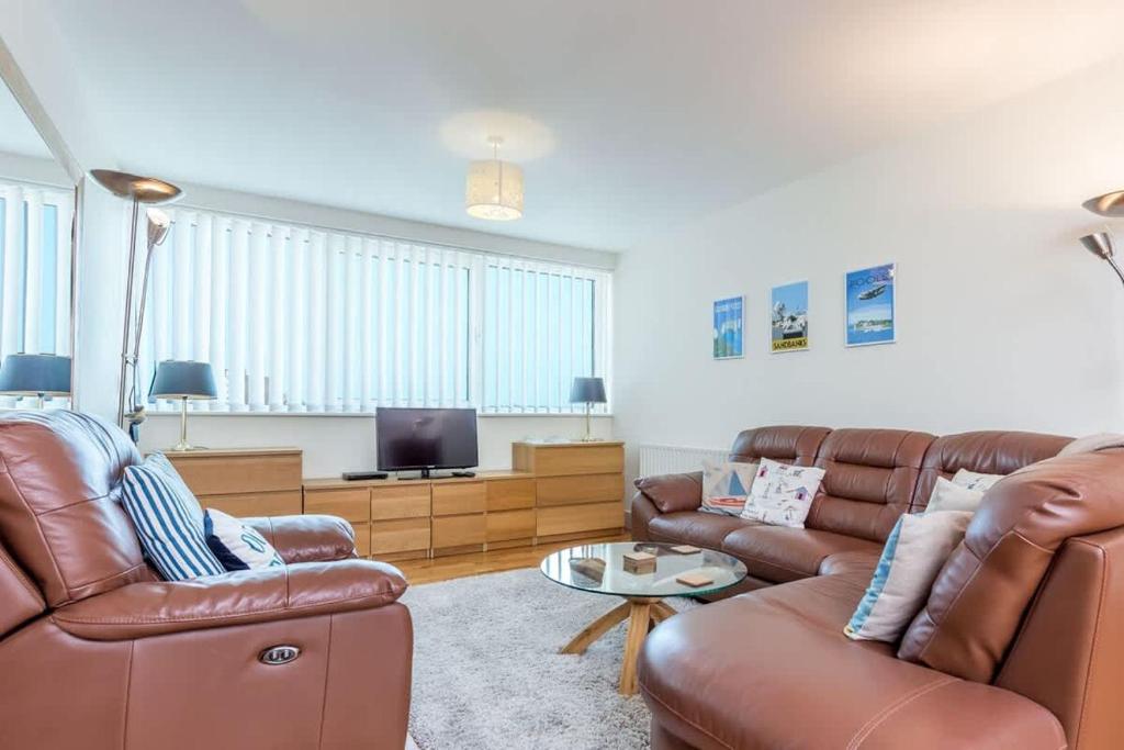 Peregrine - Poole Quay Location with Partial Harbour Views, Poole