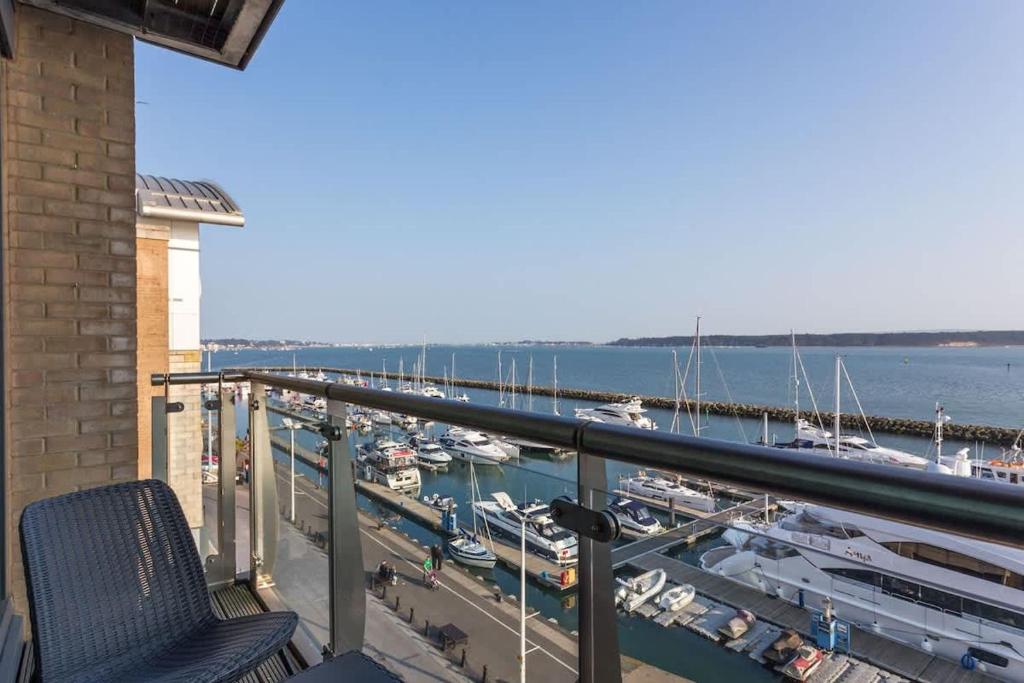 Perfect Harbour Views - Incredible Views from Two Balconies, Poole